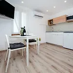 Pisinium 아파트 로비니