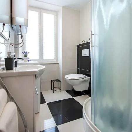Pisinium Apartman *