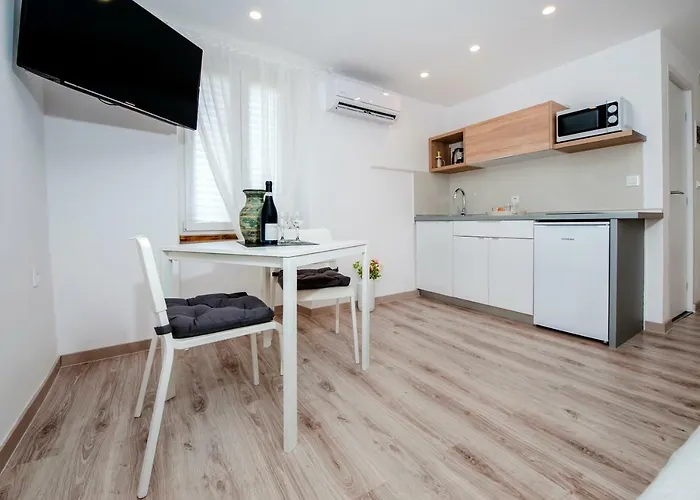 Pisinium 아파트 로비니