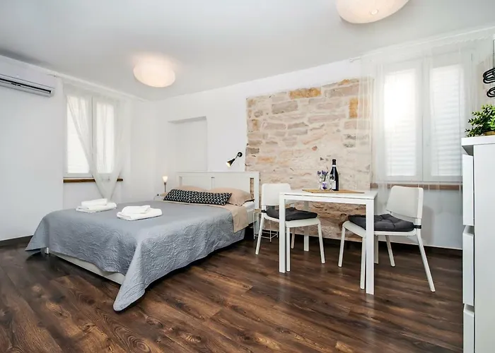 아파트 Pisinium 로비니